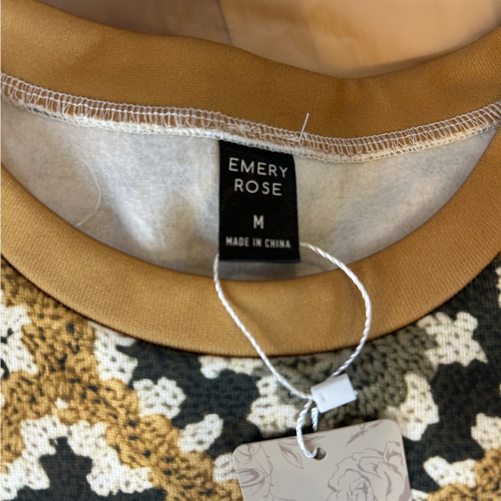 NWT Emery Rose Patterned Women’s Sweatshirt - Picture 5 of 10